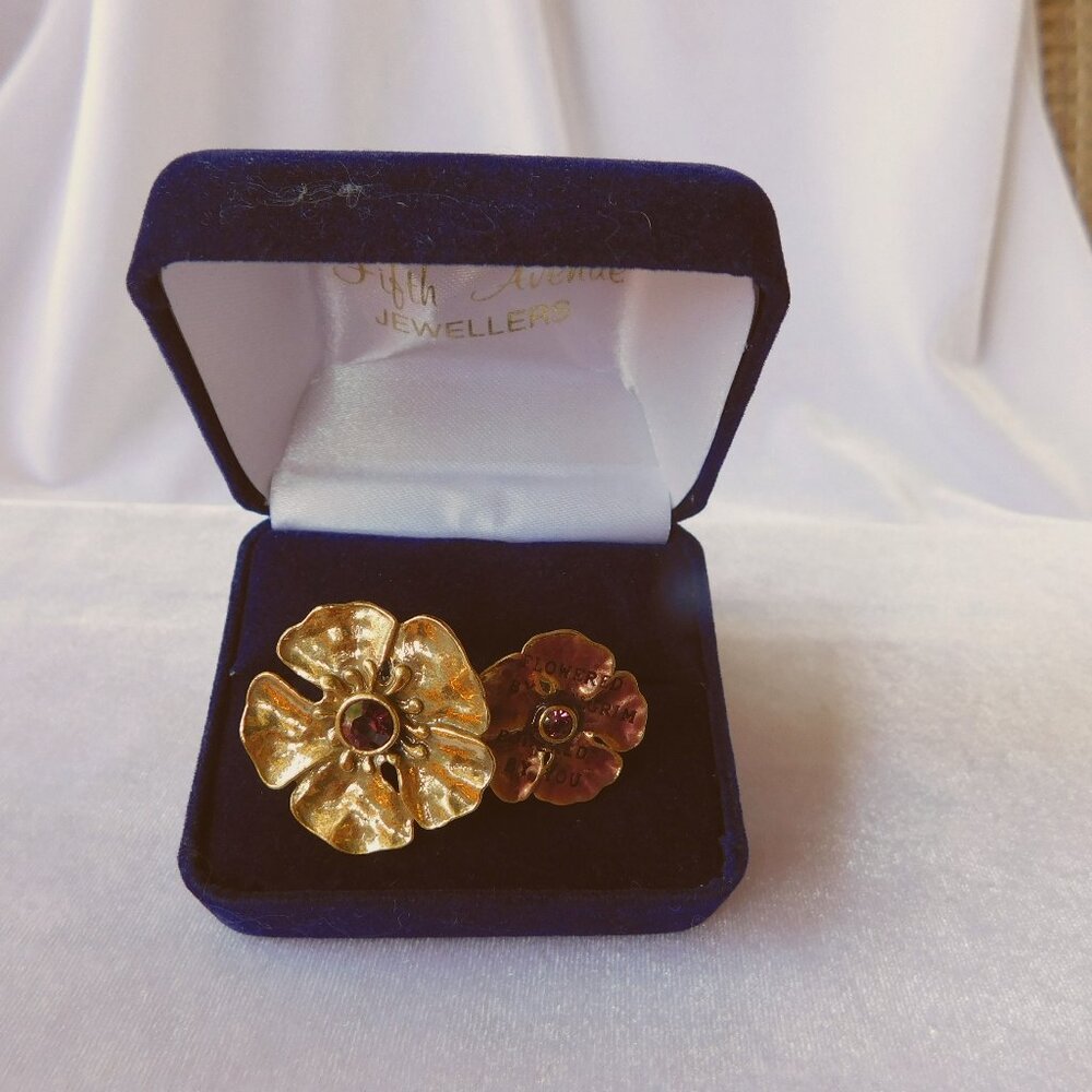 Ladies Pilgrim Ring with 2 Flower settings